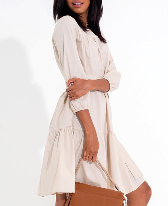magenta lookbook kép sozi drapp ruha